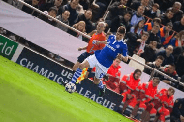 Borussia Dortmund đã thất bại trước Schalke giảm cơ hội vô địch Bundesliga