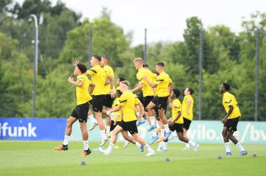 Bundesliga: Bayern Munich thắng Borussia Dortmund, tiếp tục đua vô địch